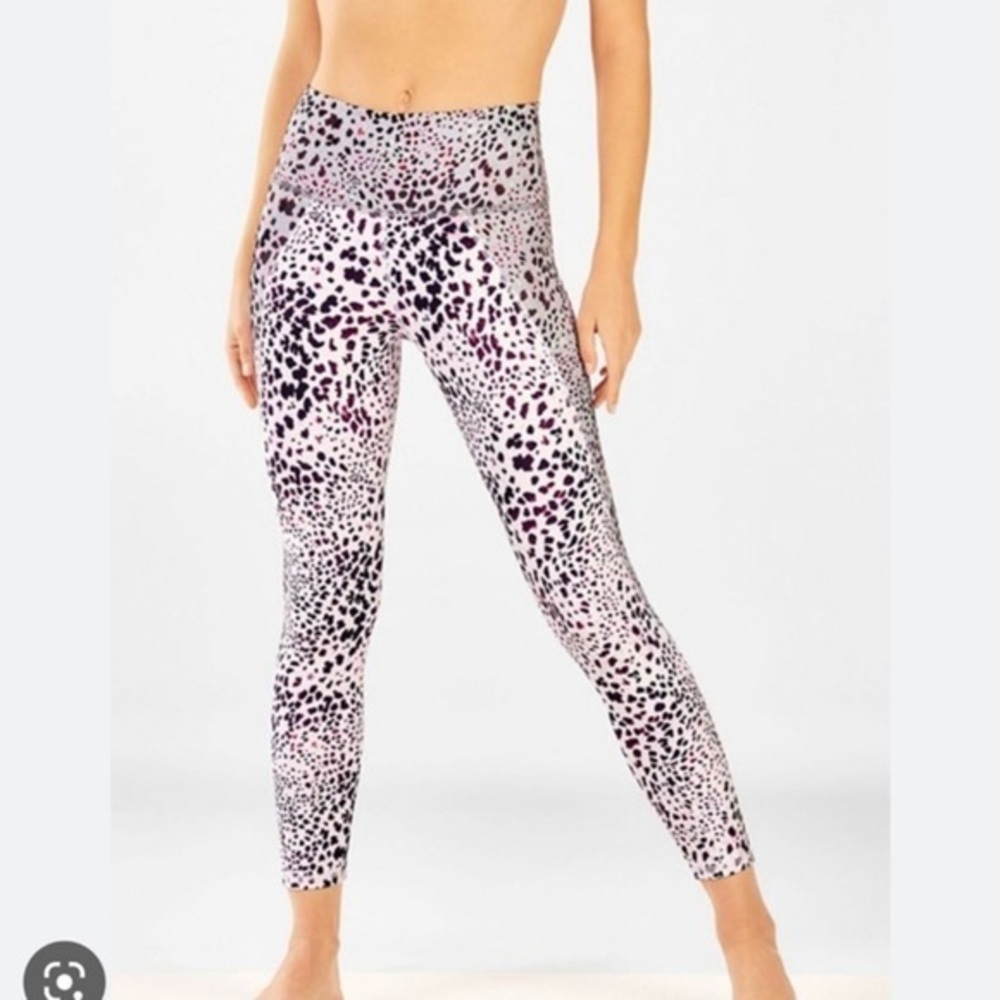 - Fabletics power hold leggings